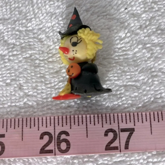 Vintage Handmade 3D Witch Clay Art Pin Brooch - Picture 10 of 10
